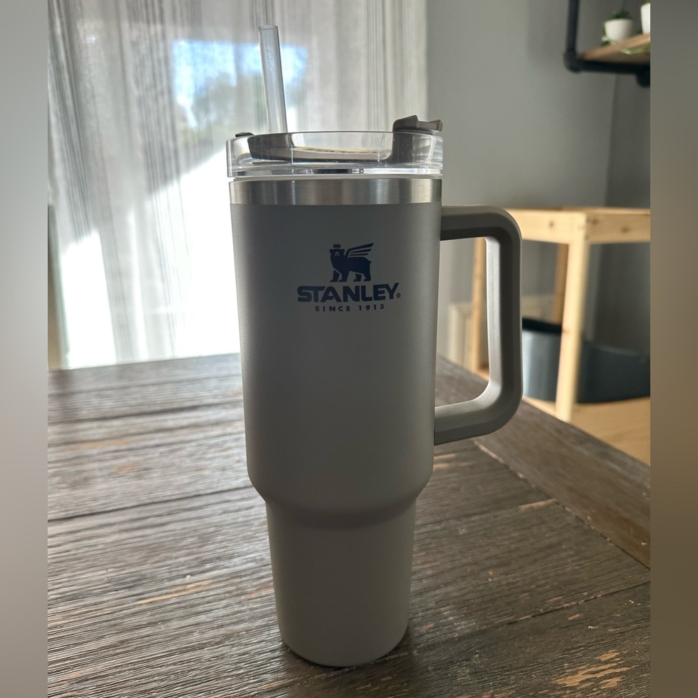 Stanley Quencher 40oz tumbler taupe